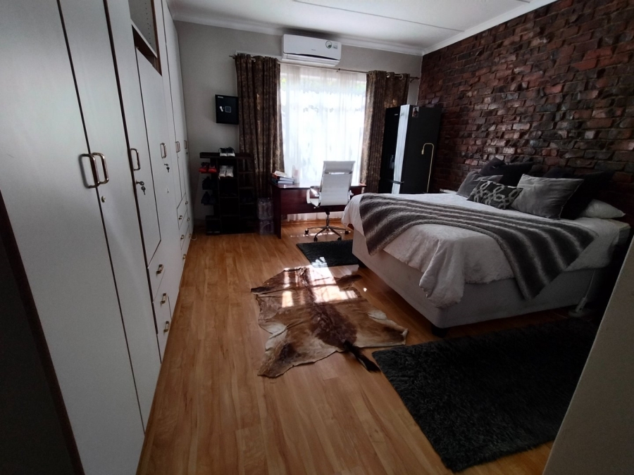 5 Bedroom Property for Sale in Fichardt Park Free State